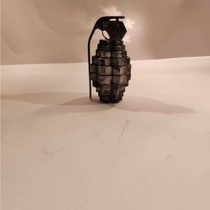 Grenade metal art 3x5x3 weighs 2lb